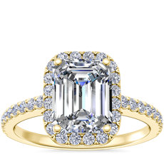 Anillo de compromiso clásico con diamante de talla esmeralda y halo en oro amarillo de 14 k